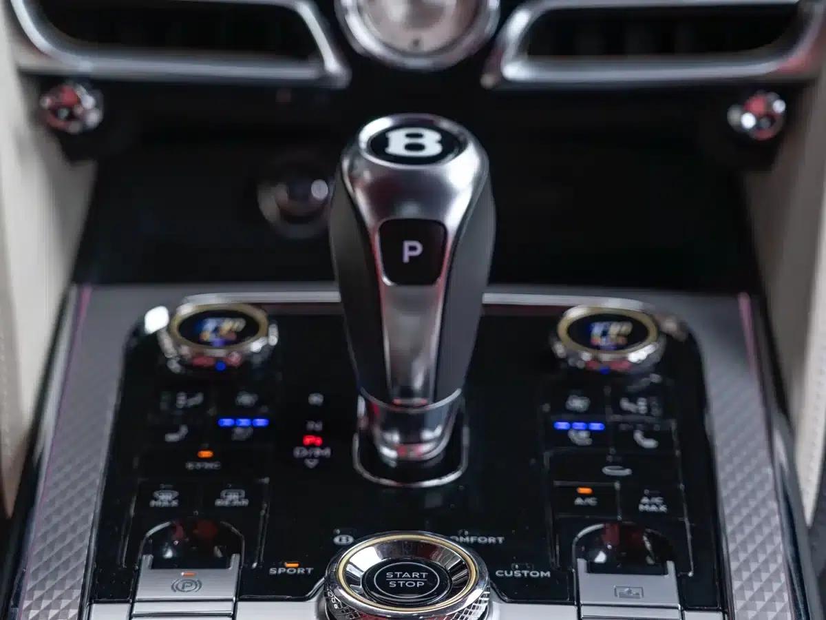 Flying Spur Plug-in Hybrid 2025 4.0T V8 Mulliner — миниатюра 27