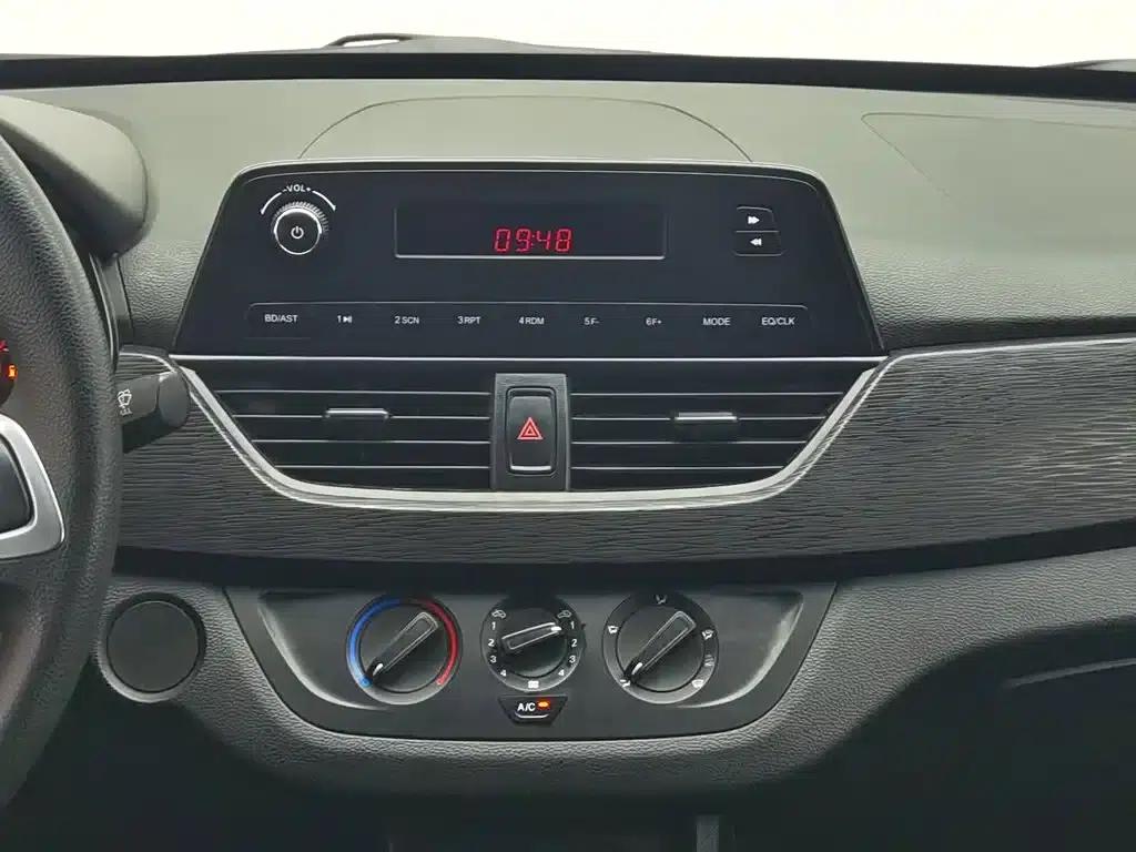 Baojun 310 2020 1.2L Manual Comfort Model — миниатюра 12