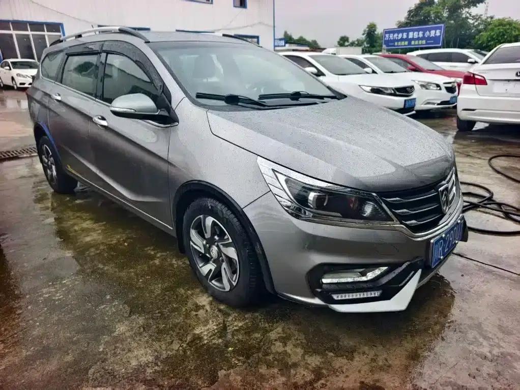 Baojun 310W 2017 1.5L Manual Deluxe Edition (National V Emission Standard) — миниатюра 2