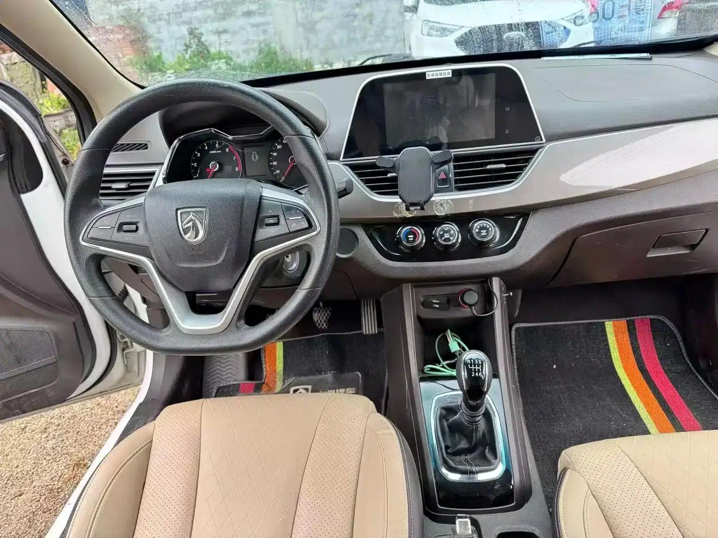 Baojun 310W 2017 1.5L Manual Fashion Edition (National V Emission Standard) — миниатюра 6
