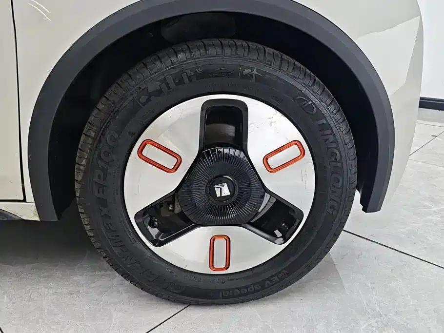 Baojun KiWi EV 2021 Artist Edition Ternary Lithium — миниатюра 6