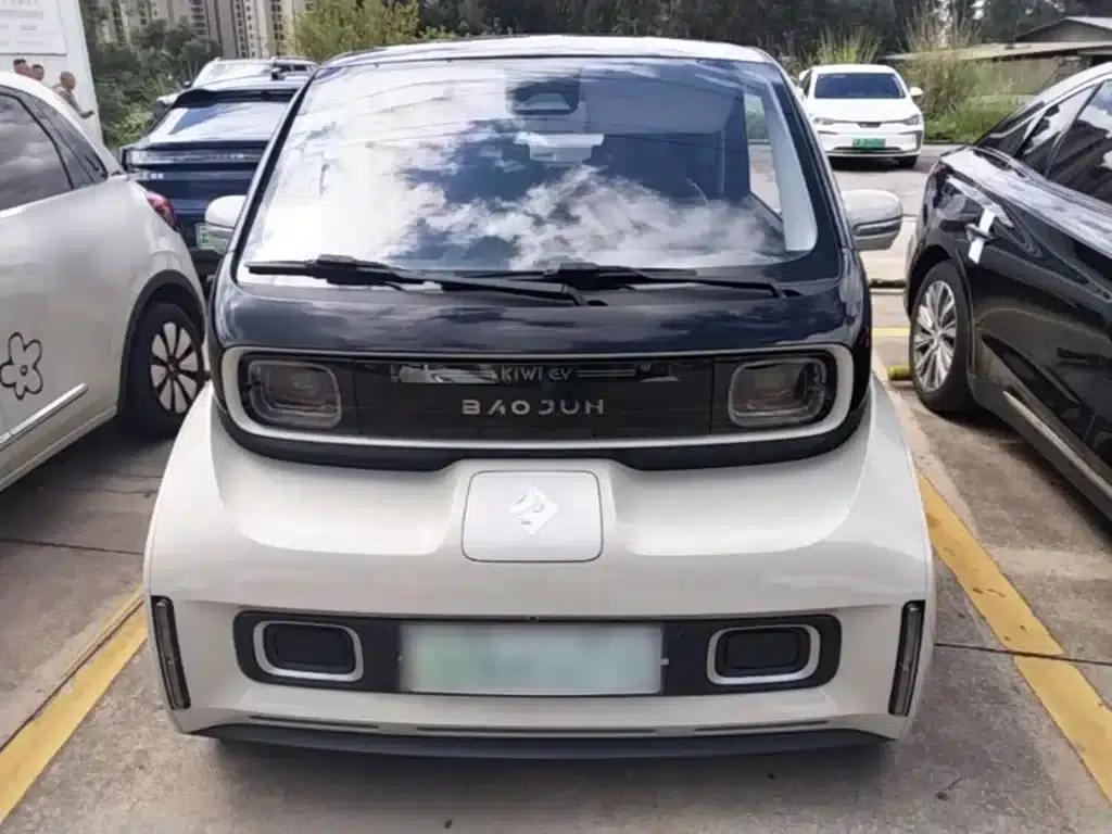 Baojun KiWi EV 2021 Artist Edition Lithium Iron Phosphate — миниатюра 3