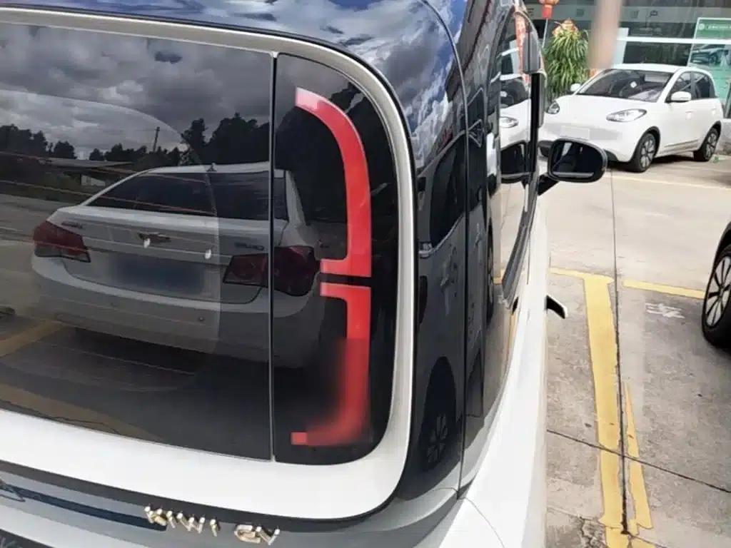 Baojun KiWi EV 2021 Artist Edition Lithium Iron Phosphate — миниатюра 8