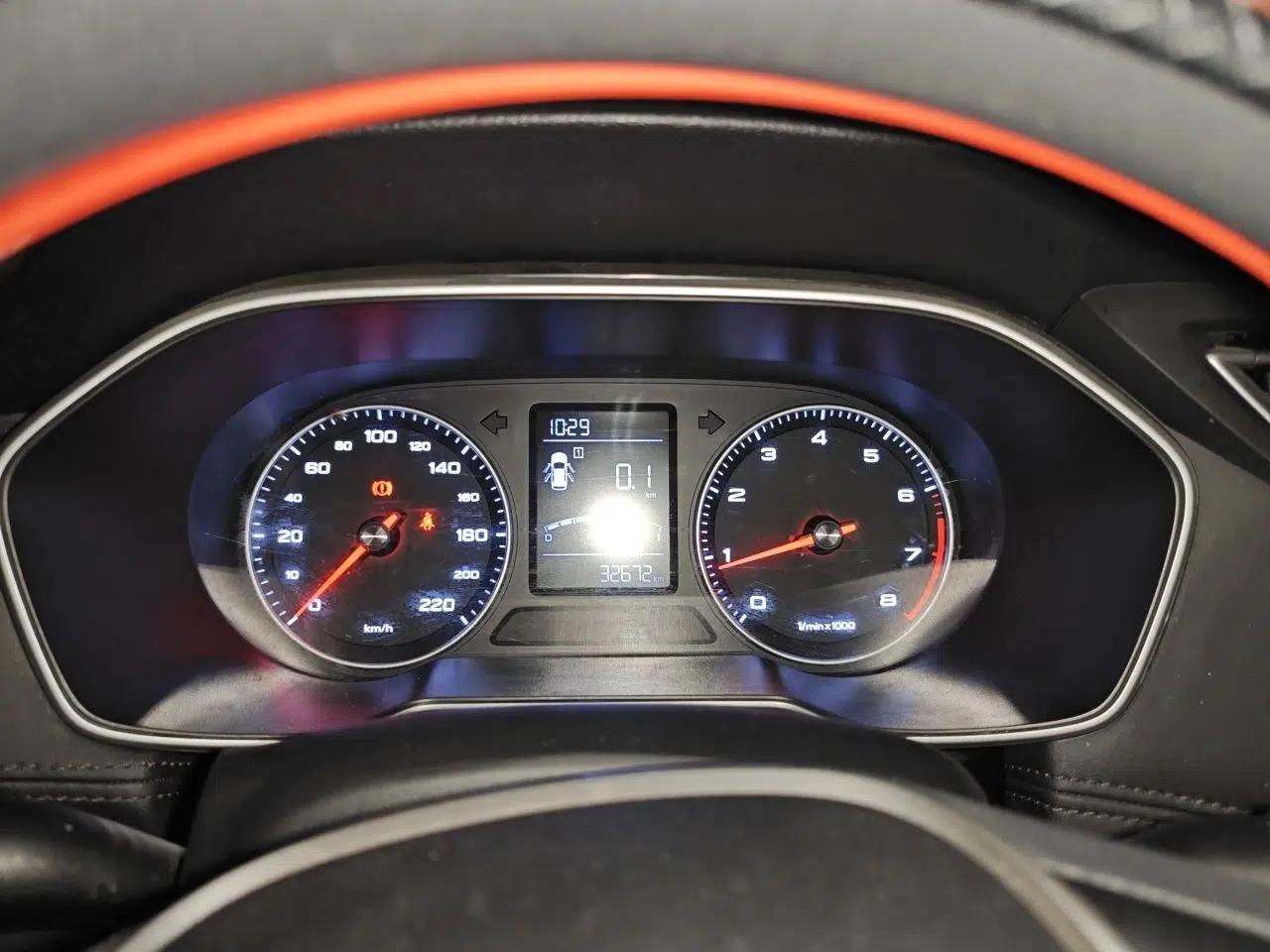 Roewe RX3 2020 1.6L Manual 4G Connect Super-Fresh Elite Edition — миниатюра 11