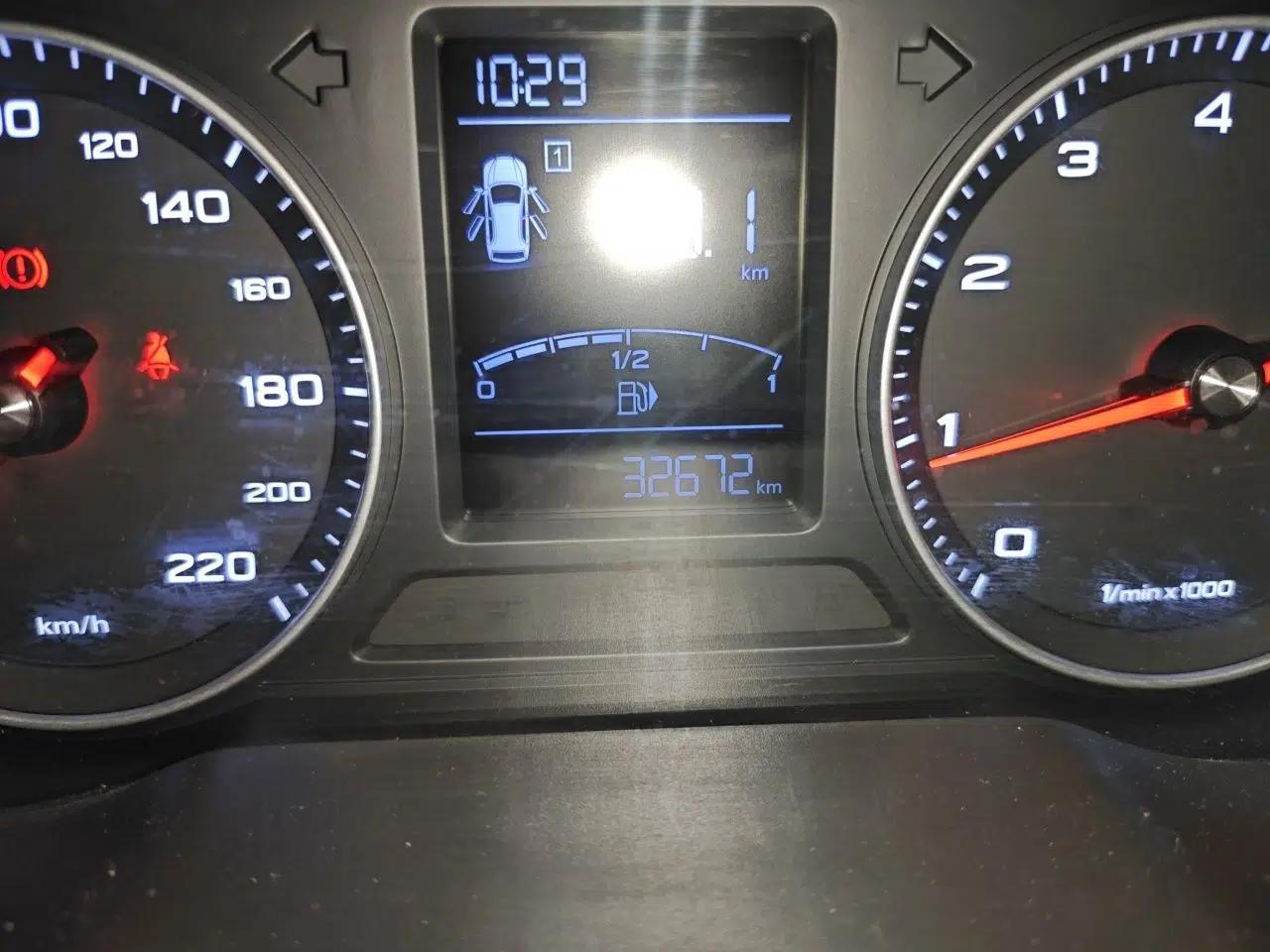 Roewe RX3 2020 1.6L Manual 4G Connect Super-Fresh Elite Edition — миниатюра 12
