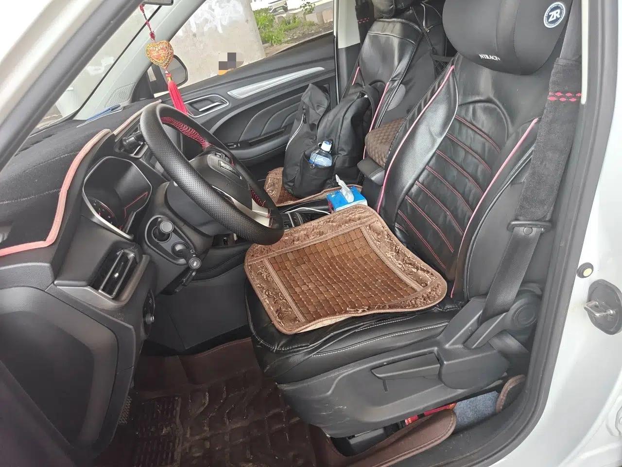 Roewe RX3 2020 1.6L CVT 4G Connected Ultra-Fun Elite Edition — миниатюра 15