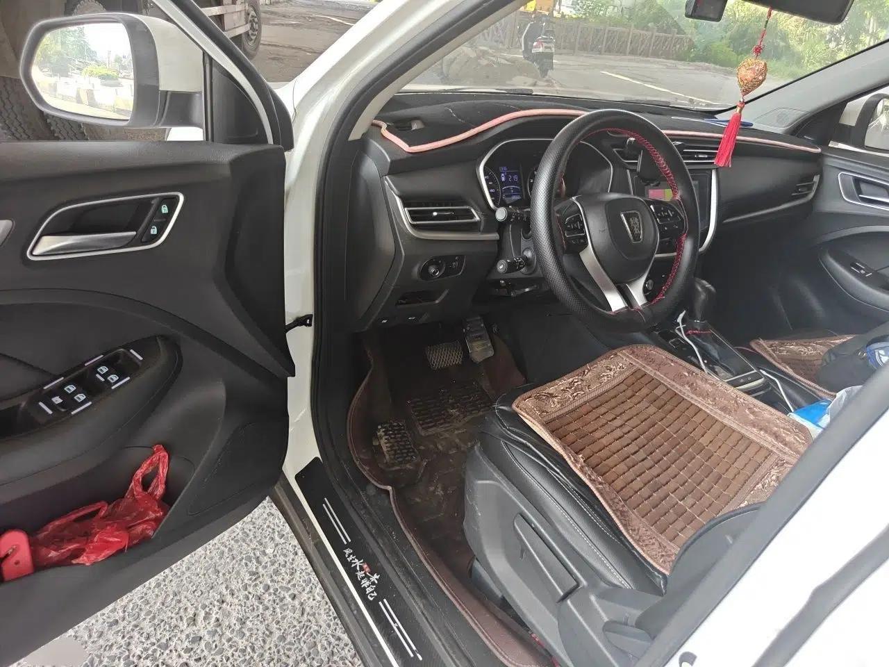 Roewe RX3 2020 1.6L CVT 4G Connected Ultra-Fun Elite Edition — миниатюра 16