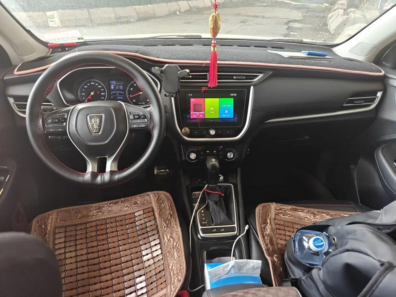 Roewe RX3 2020 1.6L CVT 4G Connected Ultra-Fun Elite Edition — миниатюра 9