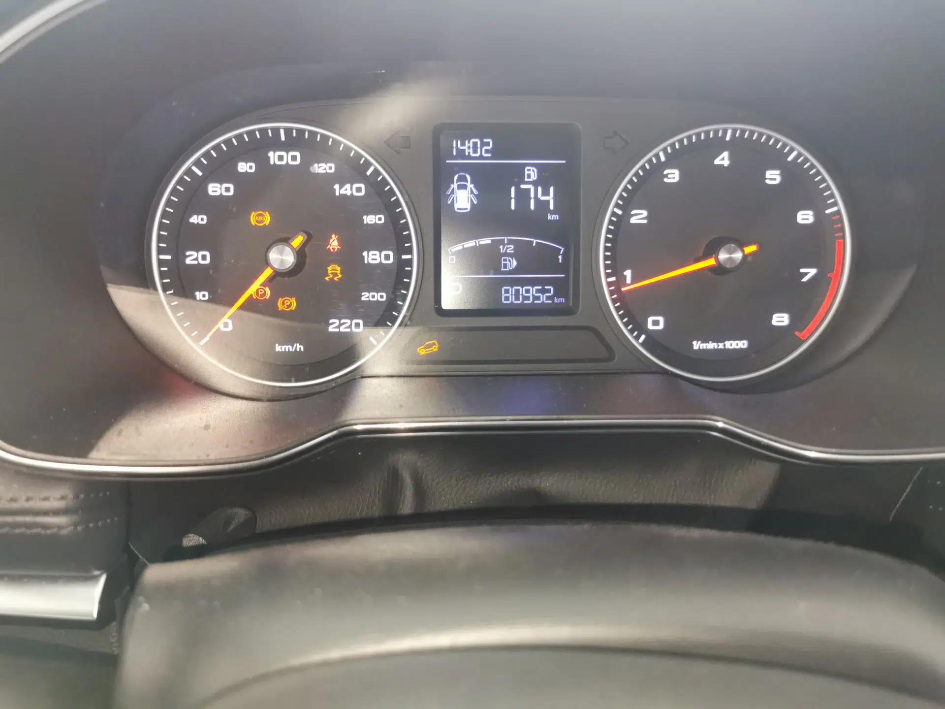 Roewe RX3 2018 1.6L CVT Internet Smart Edition — миниатюра 12