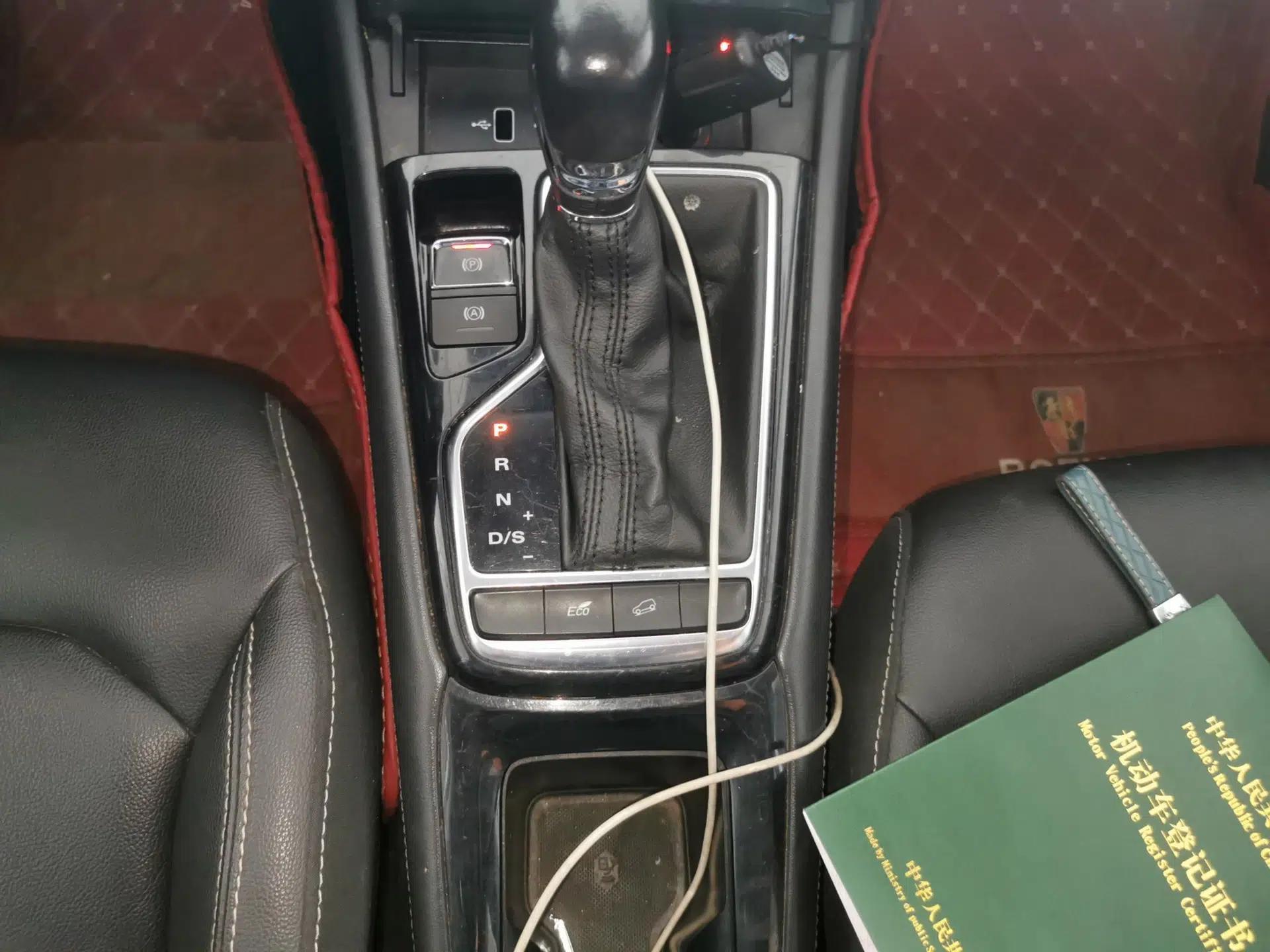 Roewe RX3 2018 1.6L CVT Internet Smart Edition — миниатюра 14