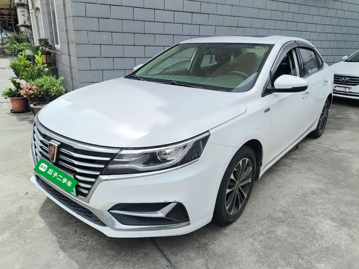 Roewe i6 New Energy 2019 PLUS 50T Internet Glory Flagship Edition — миниатюра 1