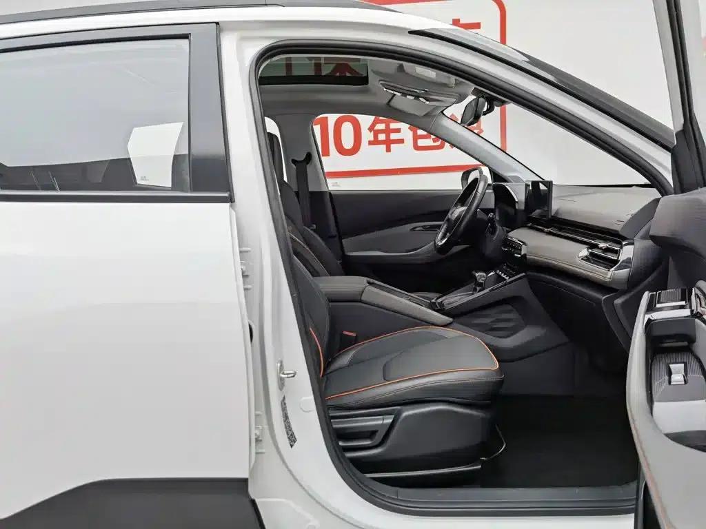 Baojun RS-3 2020 1.5L CVT 24-Hour Online Luxury Edition — миниатюра 23