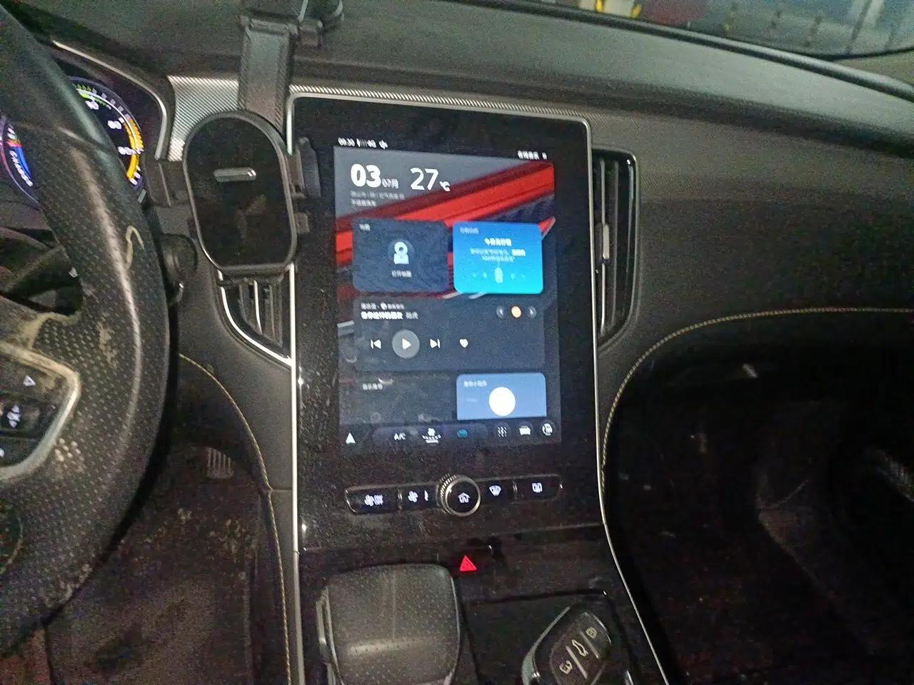 Roewe i6 MAX New Energy 2020 1.5T PHEV Sporty Cool Edition — миниатюра 13