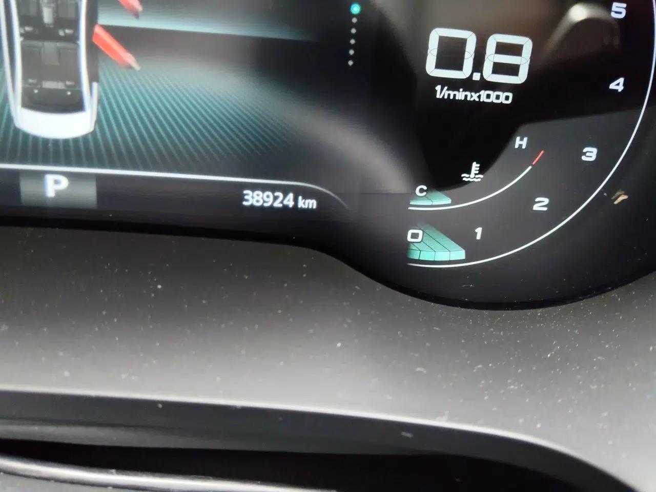 Roewe i6 MAX 2020 300TGI Automatic Cool & Stylish Skyroof Edition — миниатюра 12
