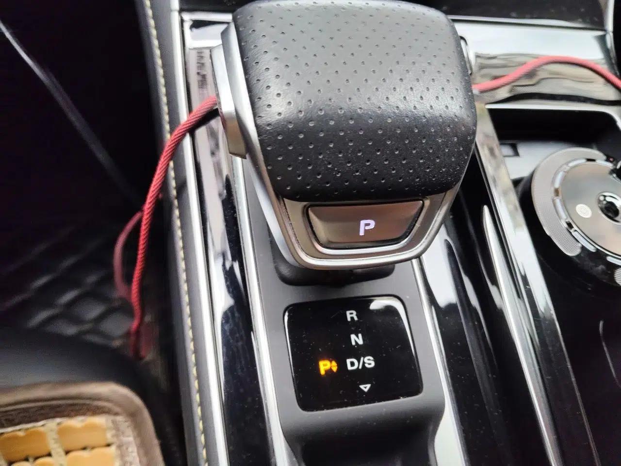 Roewe i6 MAX 2020 300TGI Automatic Cool & Stylish Skyroof Edition — миниатюра 14