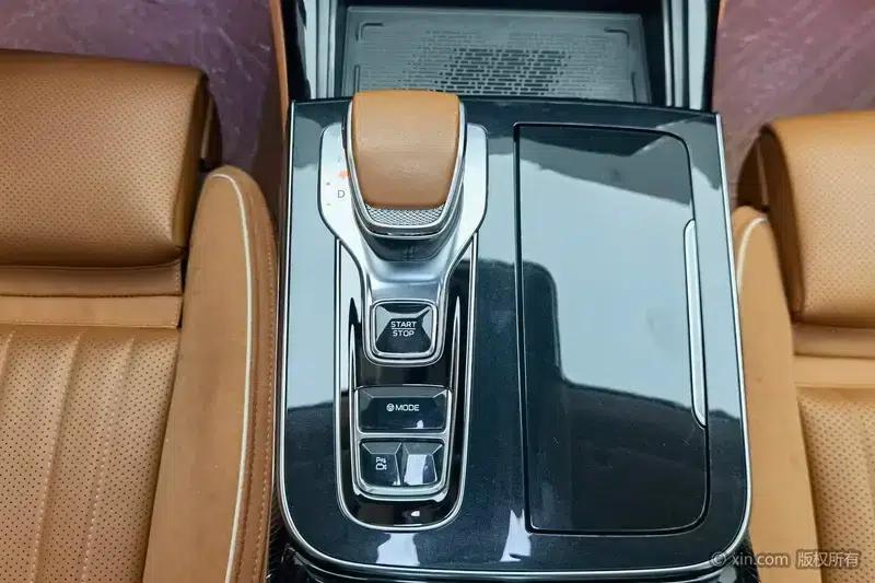Hongqi H9 2024 2.0T Flagship Private Style Edition — миниатюра 16