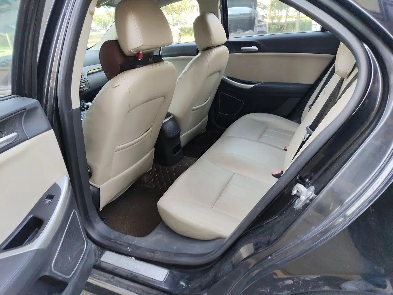 Roewe e550 2016 Deluxe Edition — миниатюра 17