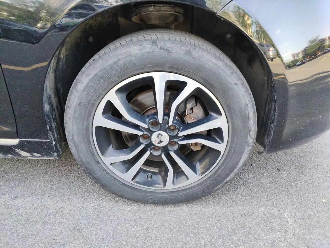 Roewe e550 2016 Deluxe Edition — миниатюра 8