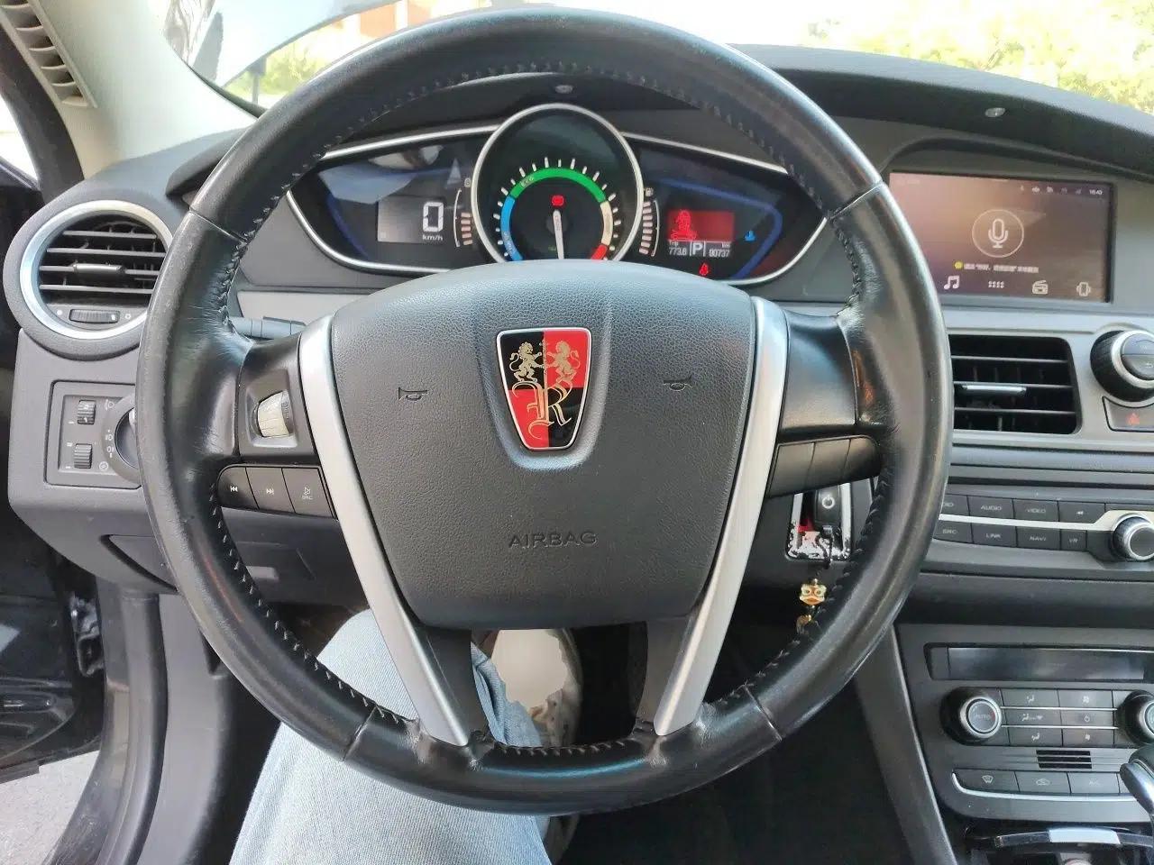 Roewe e550 2016 Deluxe Edition — миниатюра 10