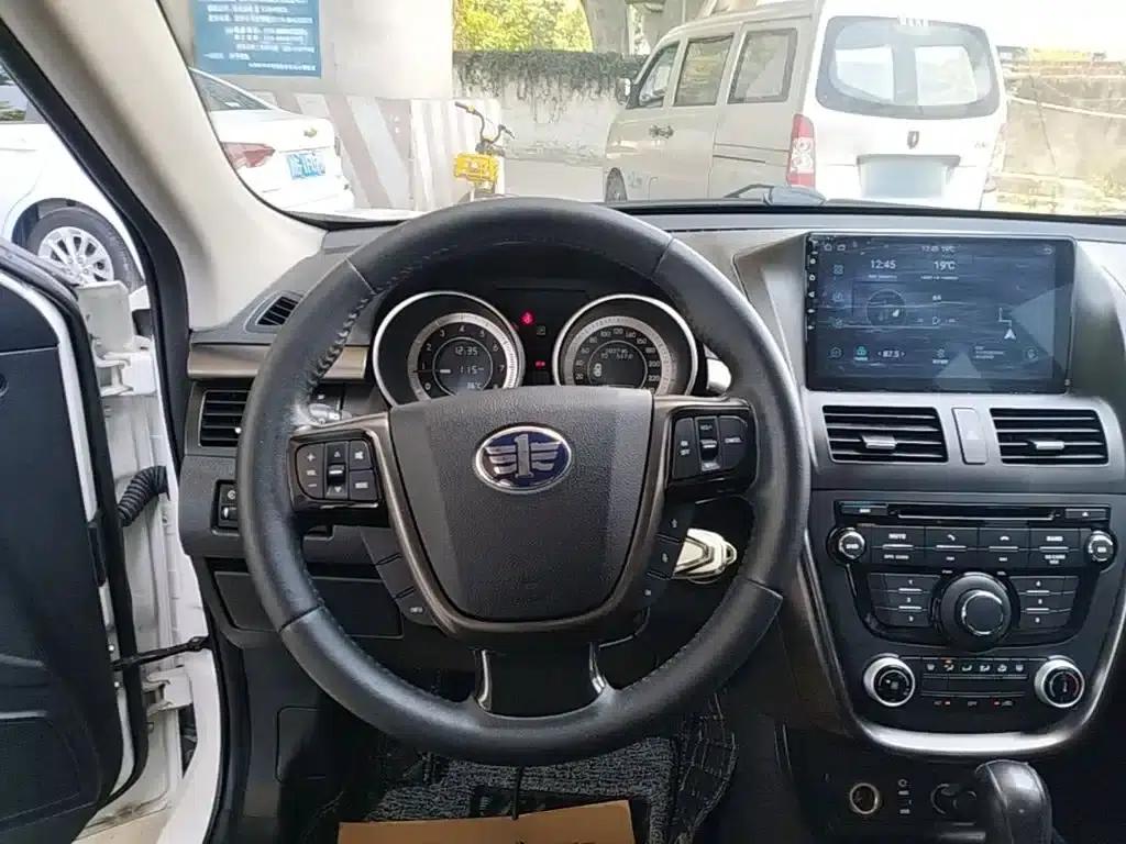 Besturn X80 2015 2.0L Automatic Comfort Anniversary Edition — миниатюра 11