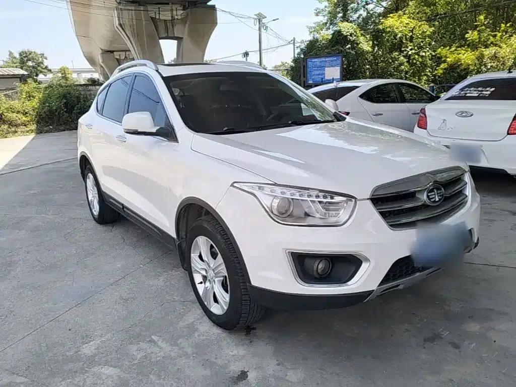 Besturn X80 2015 2.0L Automatic Comfort Anniversary Edition — миниатюра 4