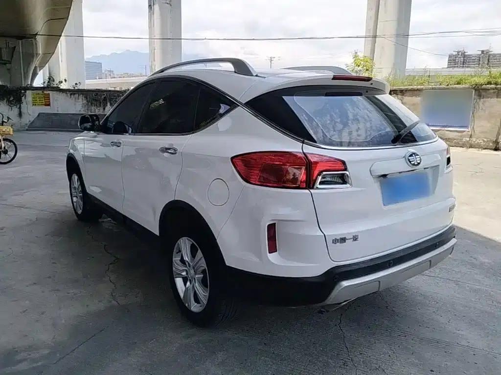 Besturn X80 2015 2.0L Automatic Comfort Anniversary Edition — миниатюра 5