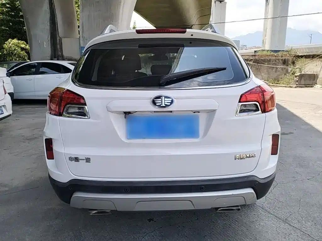 Besturn X80 2015 2.0L Automatic Comfort Anniversary Edition — миниатюра 6