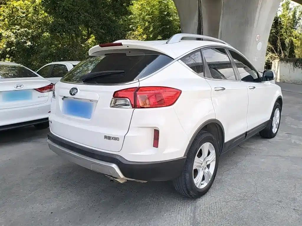 Besturn X80 2015 2.0L Automatic Comfort Anniversary Edition — миниатюра 7