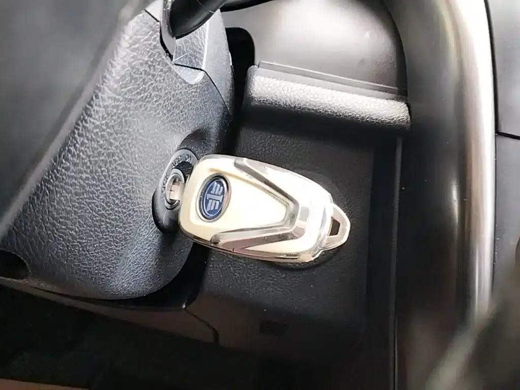 Besturn X80 2015 2.0L Automatic Comfort Anniversary Edition — миниатюра 9