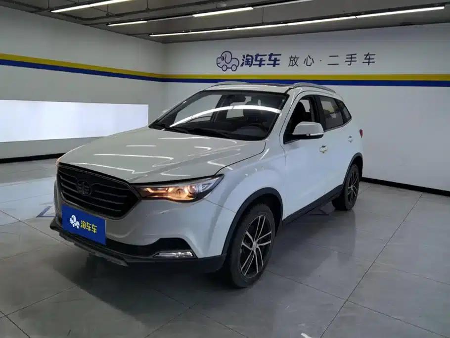 Besturn X40 2017 1.6L Automatic Premium Edition — миниатюра 1