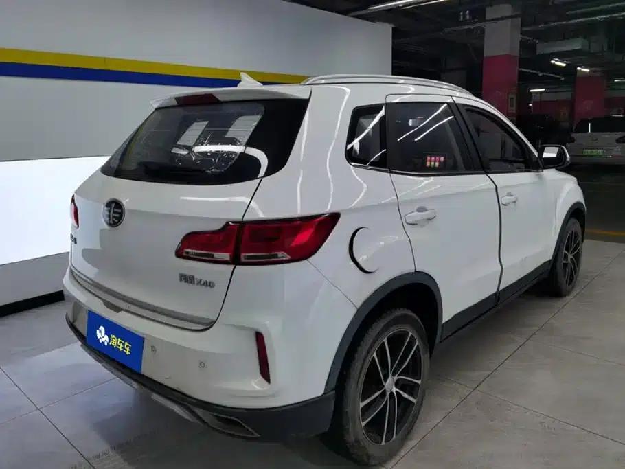 Besturn X40 2017 1.6L Automatic Premium Edition — миниатюра 3
