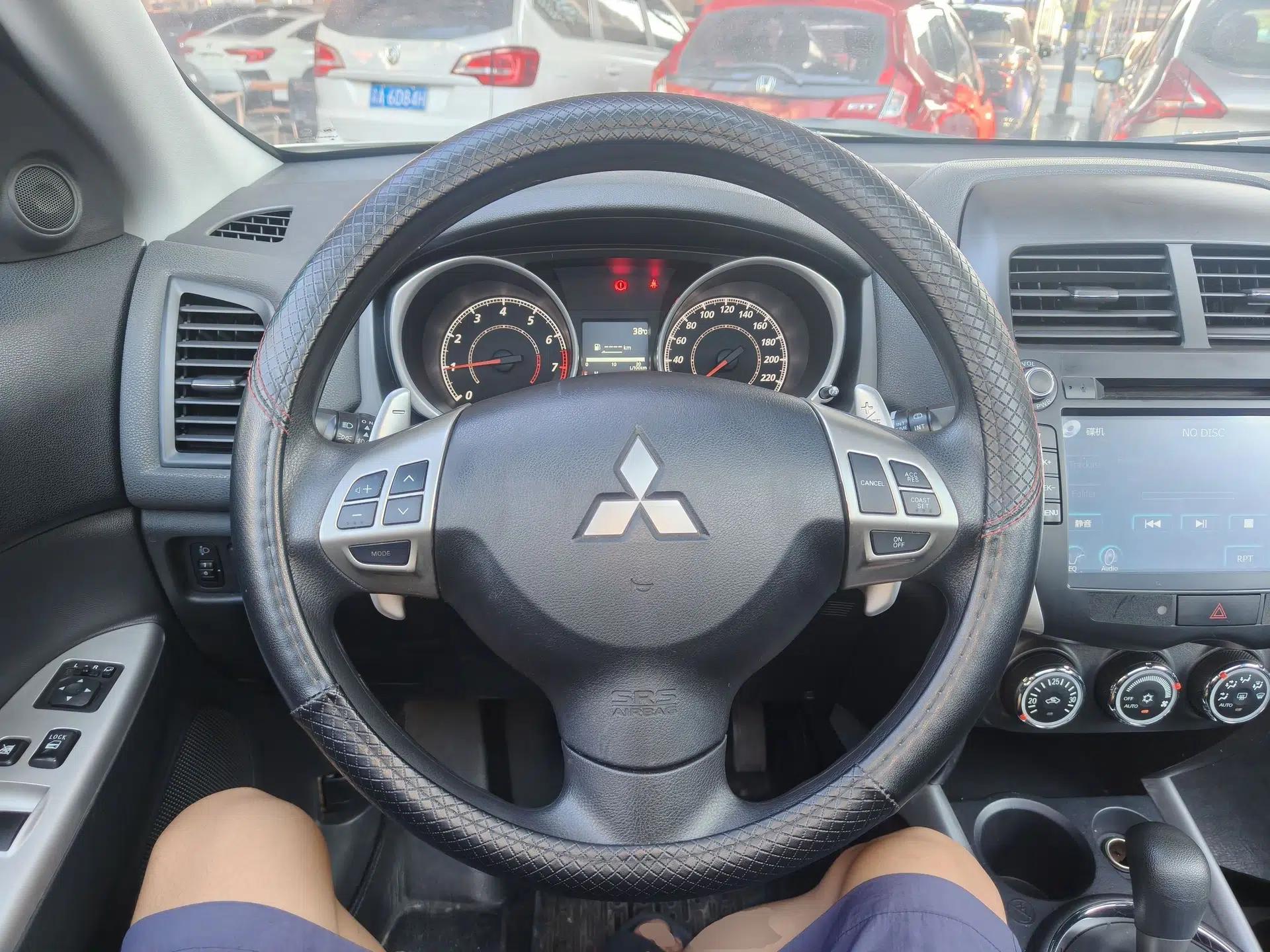 Mitsubishi ASX 2013 2.0L CVT Four-Wheel Drive Premium Edition — миниатюра 13