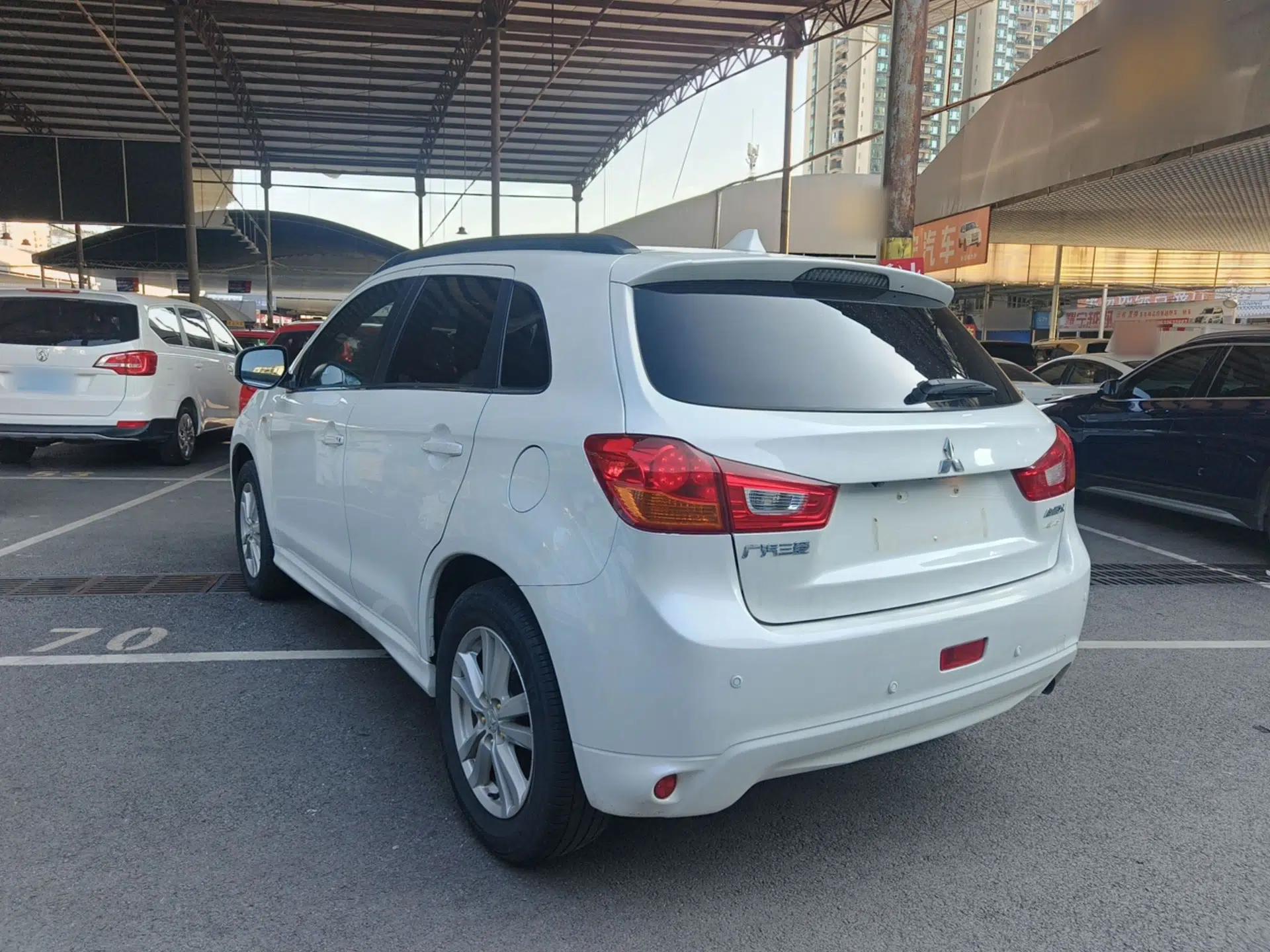 Mitsubishi ASX 2013 2.0L CVT Four-Wheel Drive Premium Edition — миниатюра 4