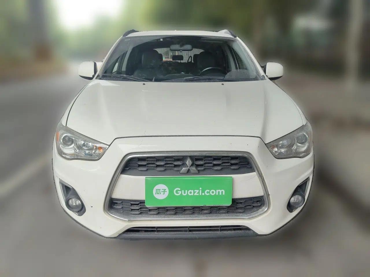 Mitsubishi ASX 2013 2.0L CVT Two-Wheel Drive Luxury Edition — миниатюра 2