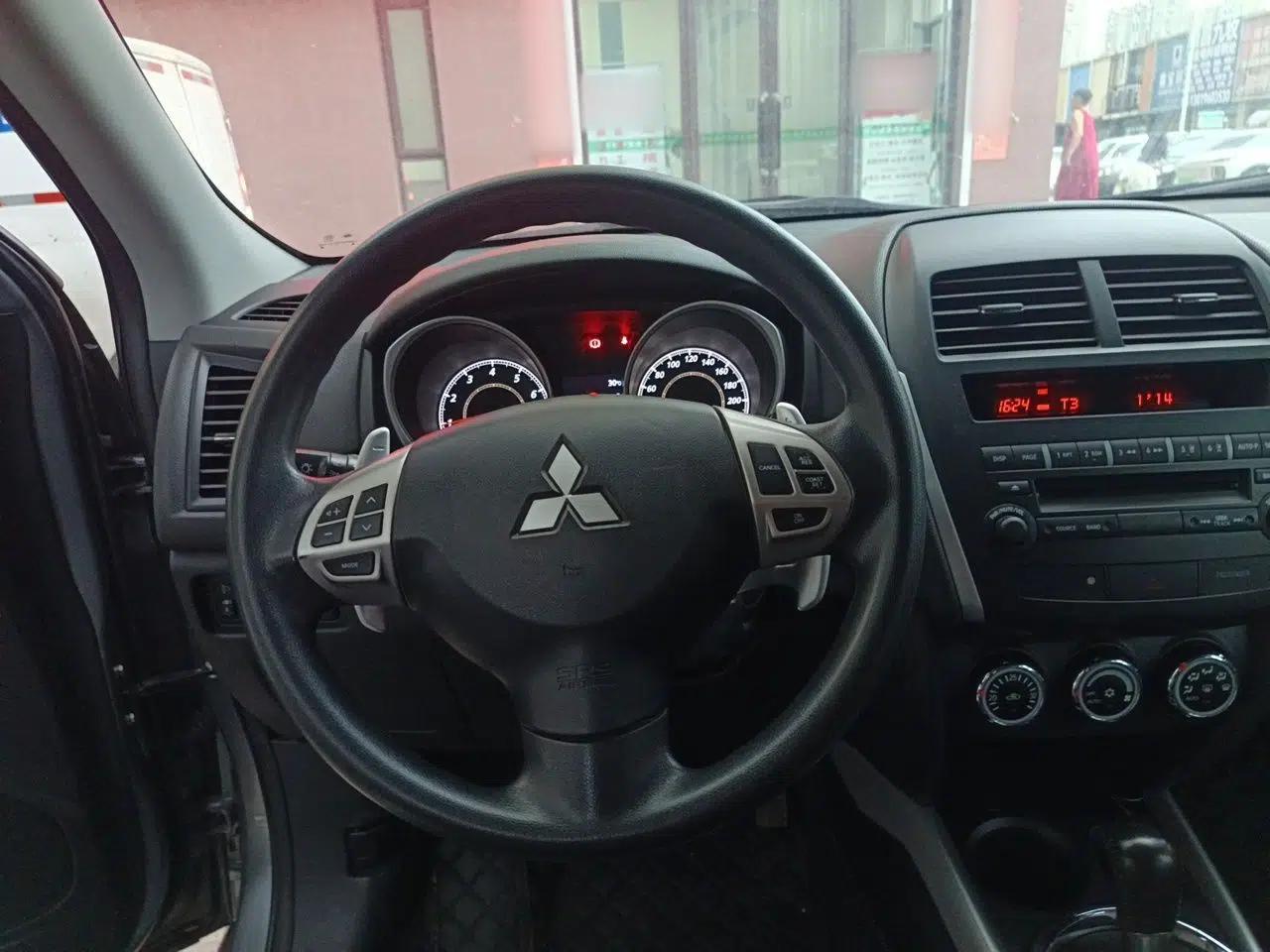 Mitsubishi ASX 2013 2.0L CVT Four-Wheel Drive Premium Edition — миниатюра 10