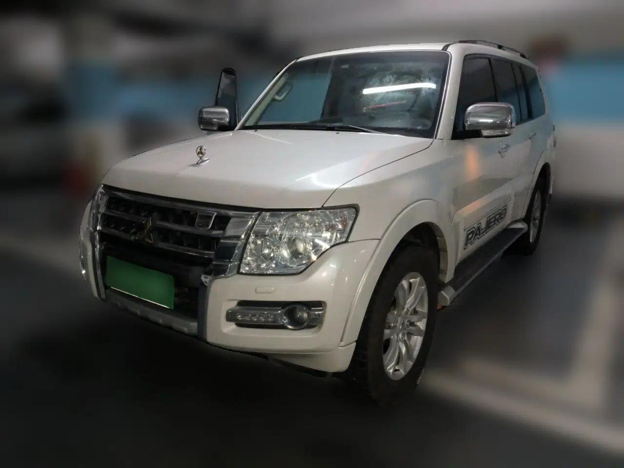 Mitsubishi Pajero Pajero 3.8L Automatic Gasoline 7-Seater (Parallel Import) — миниатюра 1
