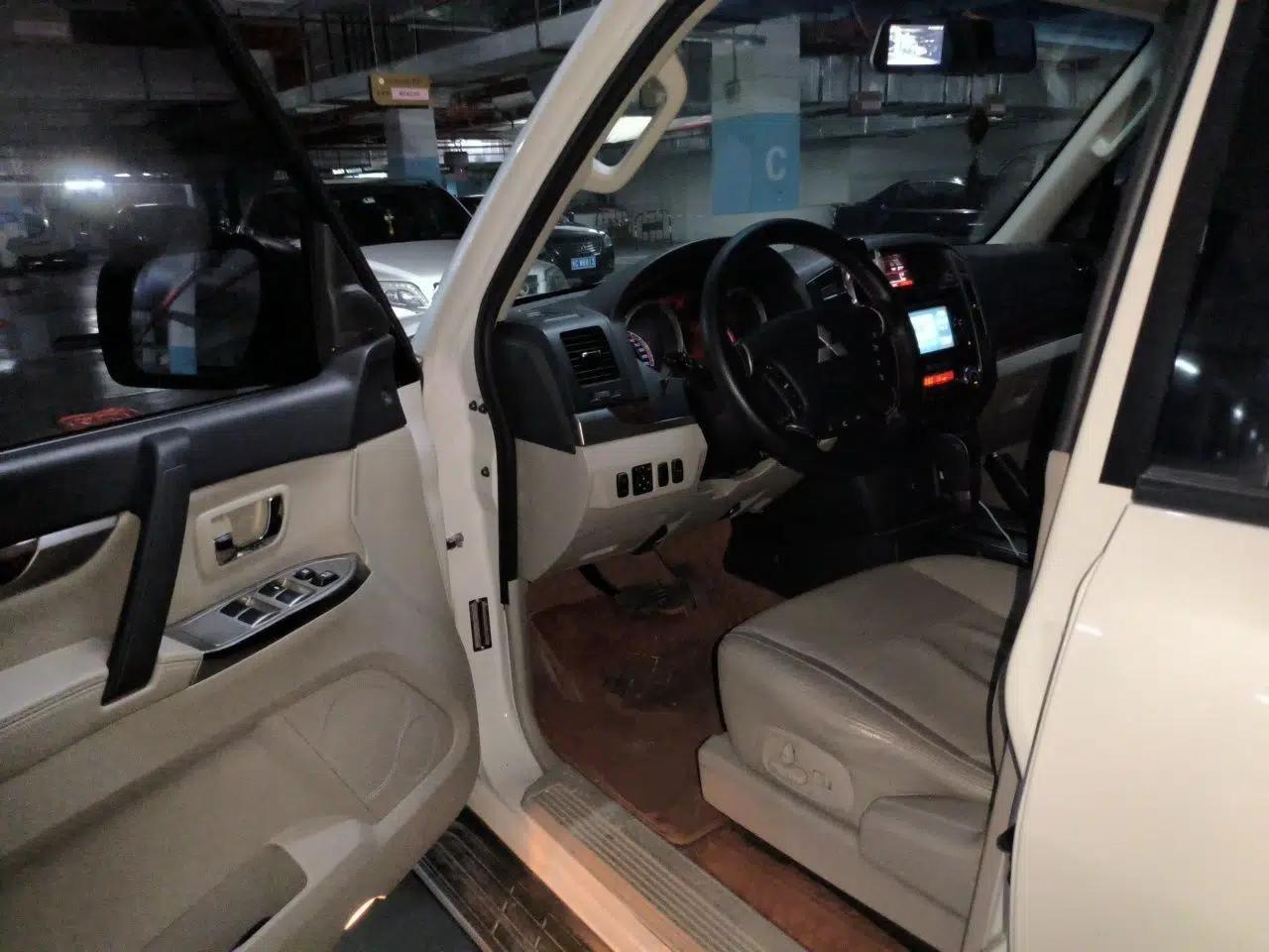 Mitsubishi Pajero Pajero 3.8L Automatic Gasoline 7-Seater (Parallel Import) — миниатюра 16