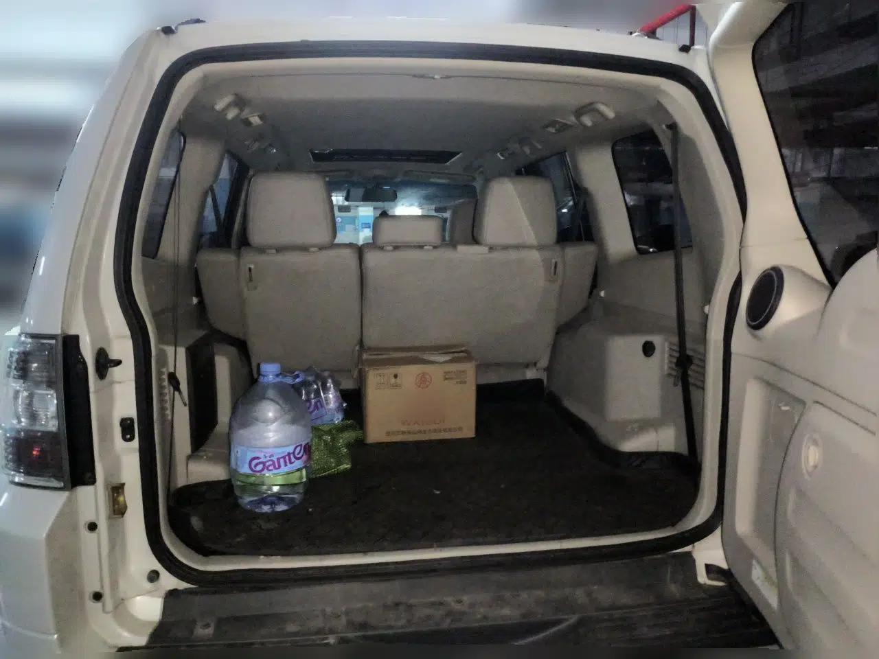 Mitsubishi Pajero Pajero 3.8L Automatic Gasoline 7-Seater (Parallel Import) — миниатюра 19