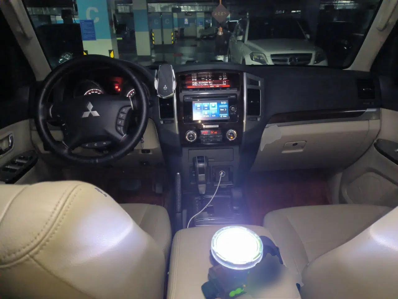 Mitsubishi Pajero Pajero 3.8L Automatic Gasoline 7-Seater (Parallel Import) — миниатюра 9