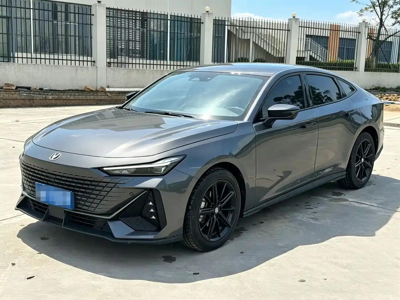 Changan UNI-V 2023 1.5T Sport Edition — миниатюра 1