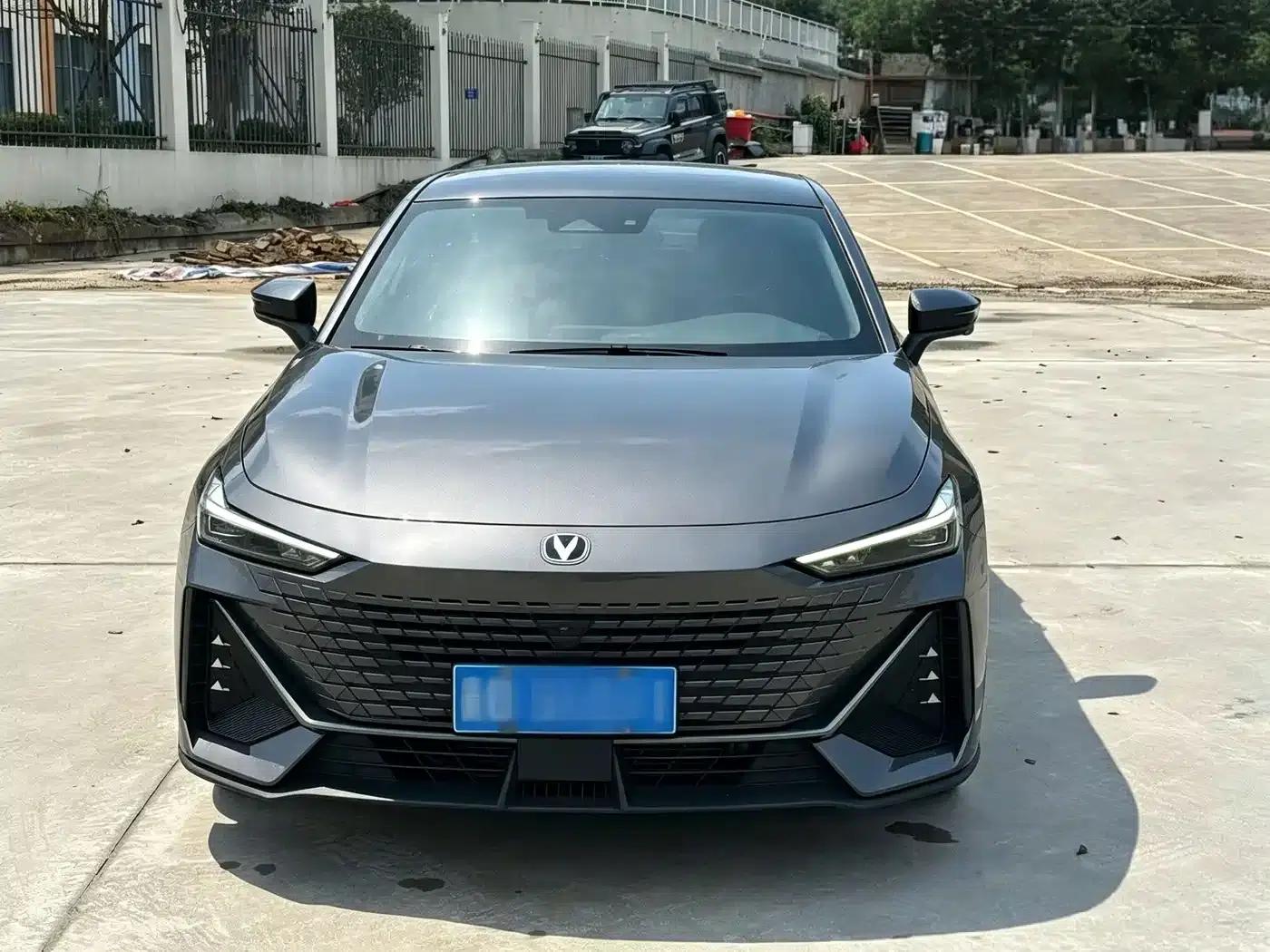 Changan UNI-V 2023 1.5T Sport Edition — миниатюра 2