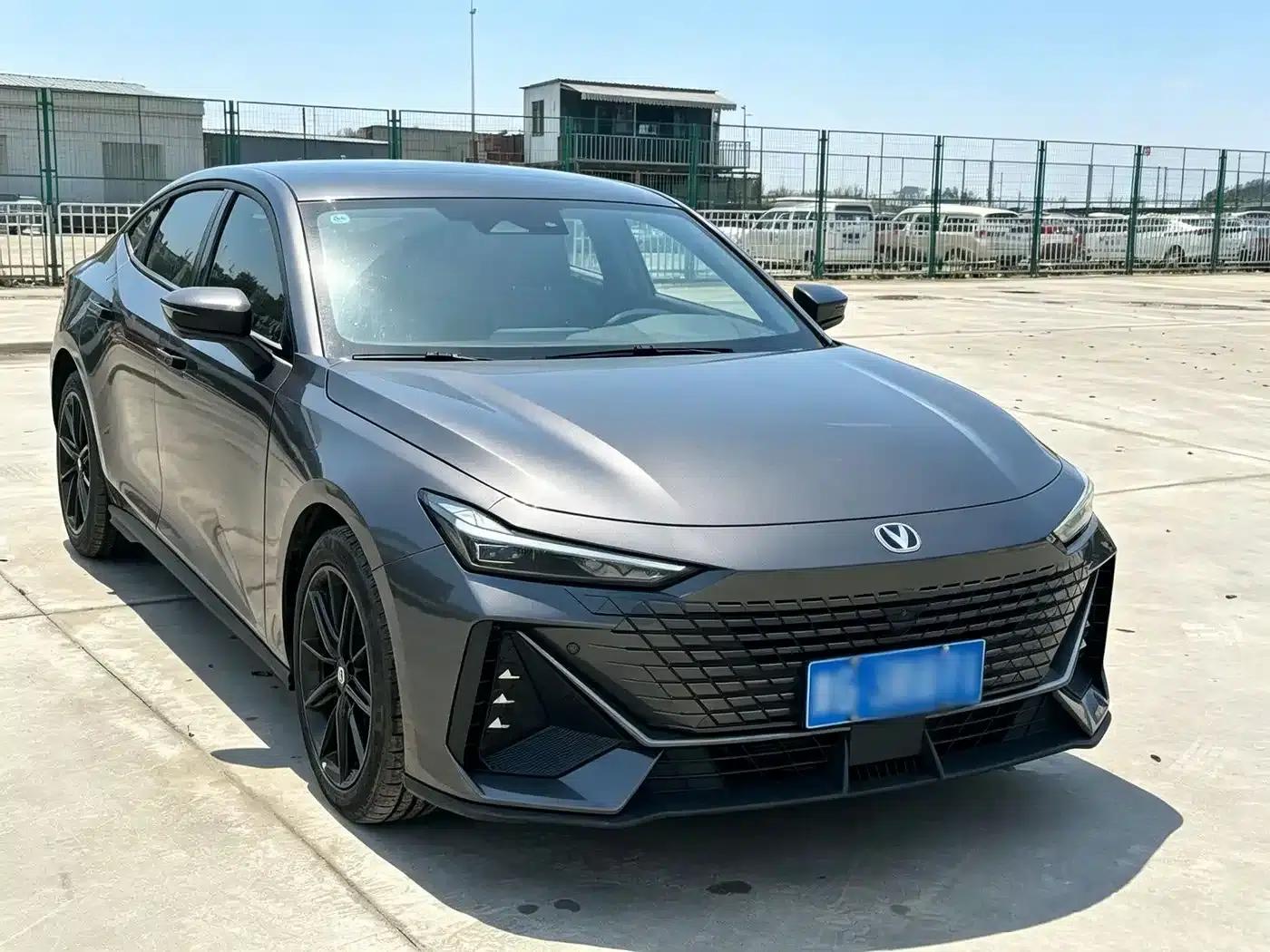 Changan UNI-V 2023 1.5T Sport Edition — миниатюра 3