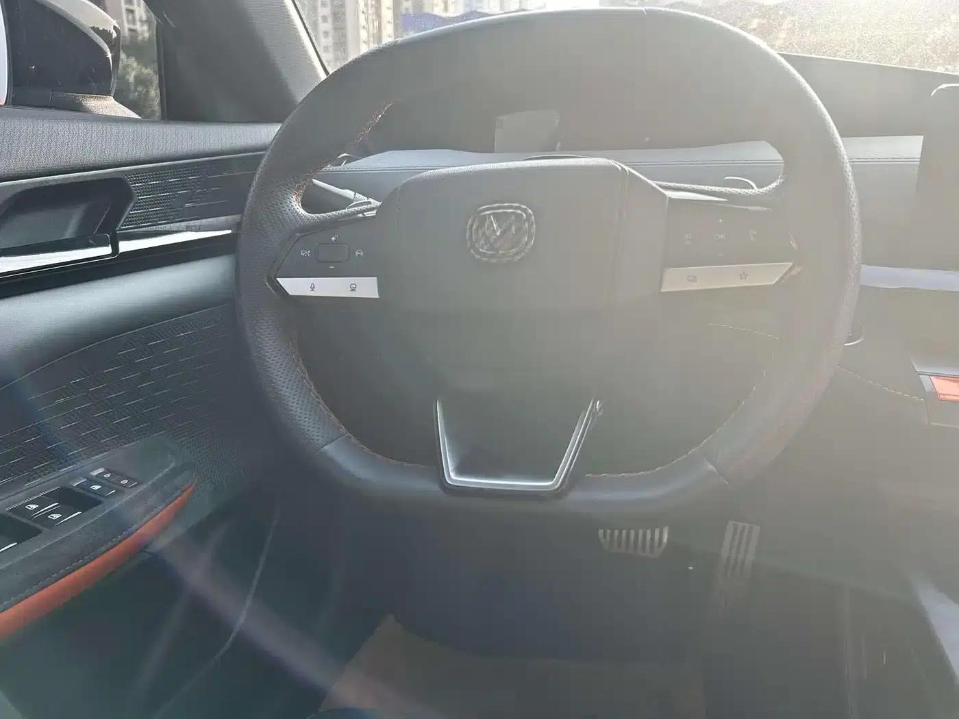 Changan UNI-V 2022 1.5T Sport Edition — миниатюра 4