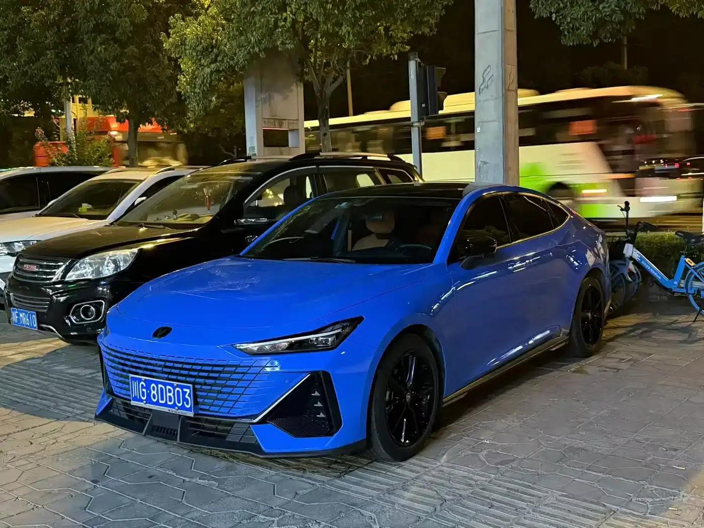 Changan UNI-V 2022 1.5T Premium Edition — миниатюра 1