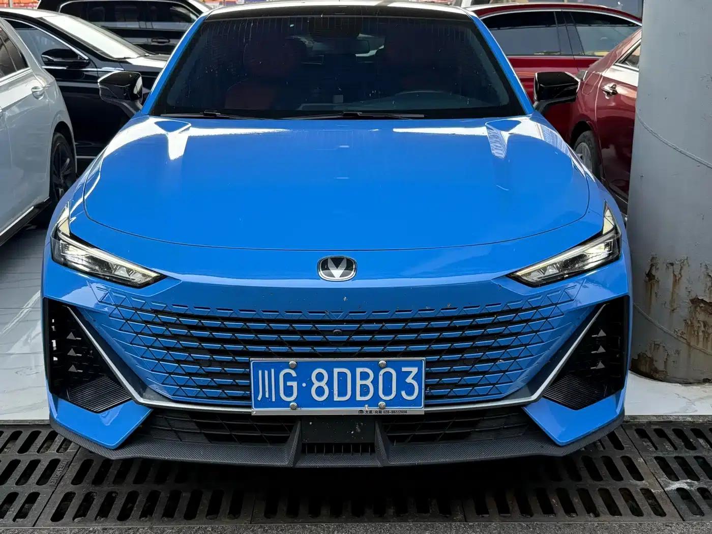 Changan UNI-V 2022 1.5T Premium Edition — миниатюра 2