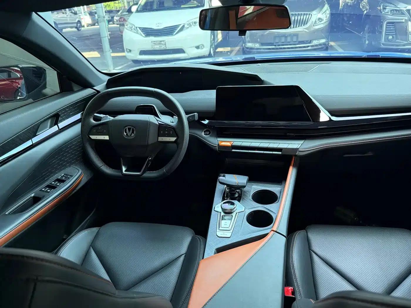 Changan UNI-V 2022 1.5T Premium Edition — миниатюра 6