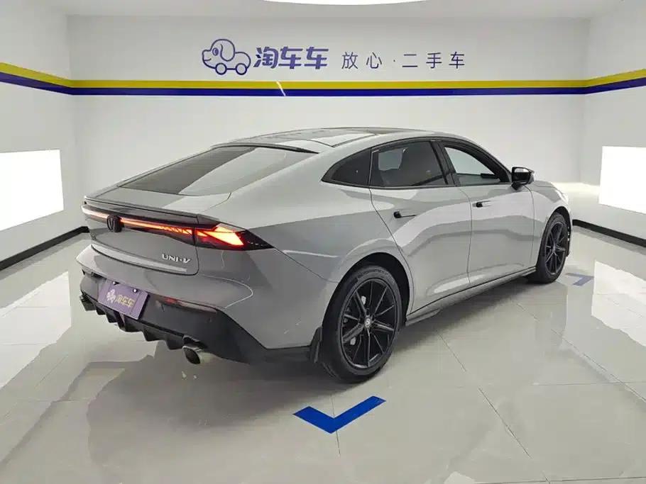 Changan UNI-V 2022 1.5T Premium Edition — миниатюра 3