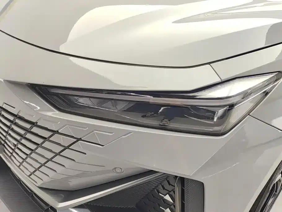 Changan UNI-V 2022 1.5T Premium Edition — миниатюра 5