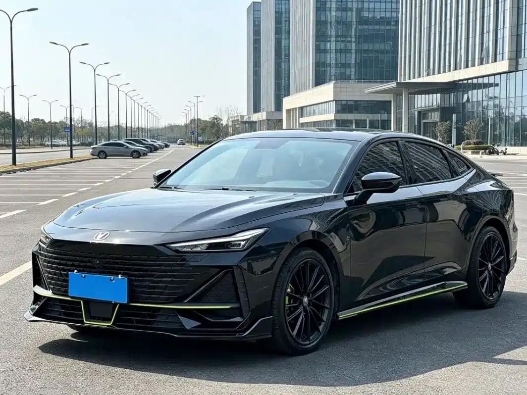 Changan UNI-V 2022 1.5T Sport Edition — миниатюра 1