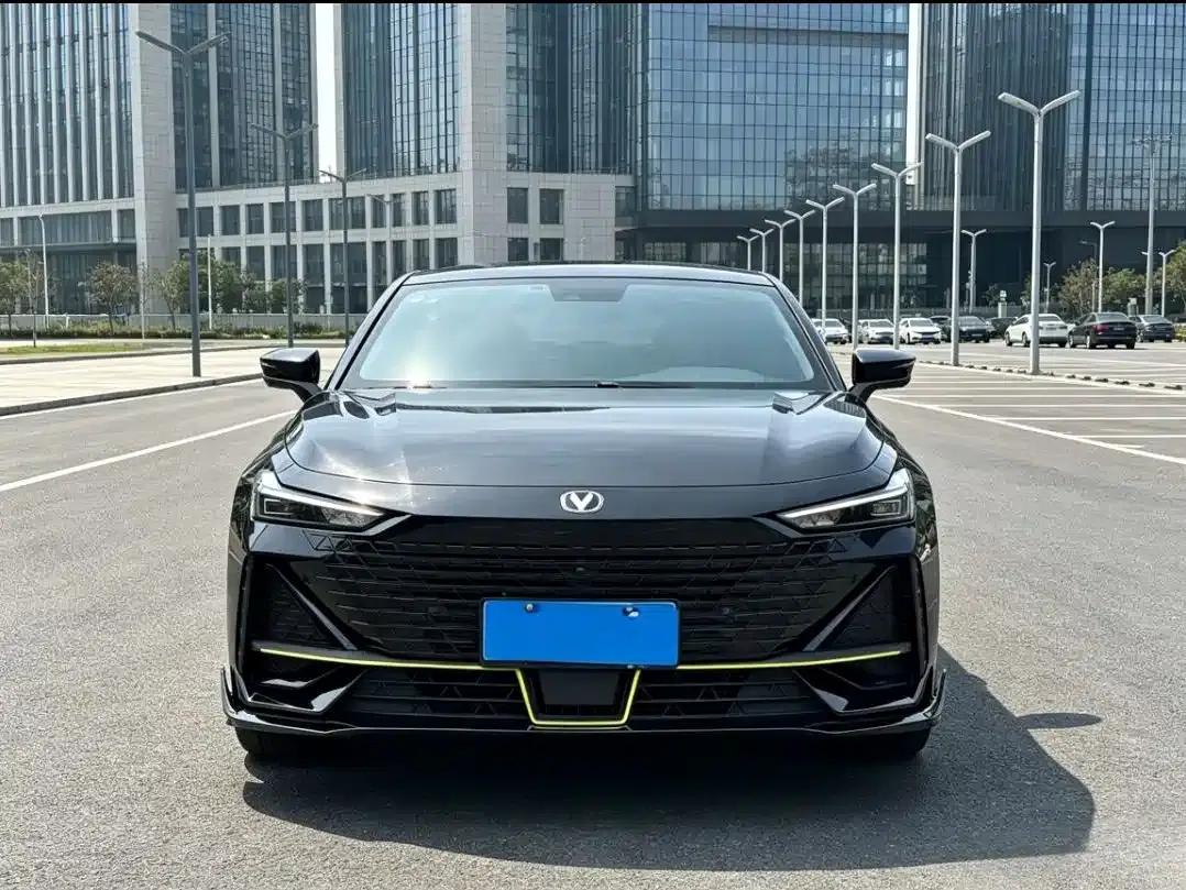 Changan UNI-V 2022 1.5T Sport Edition — миниатюра 2